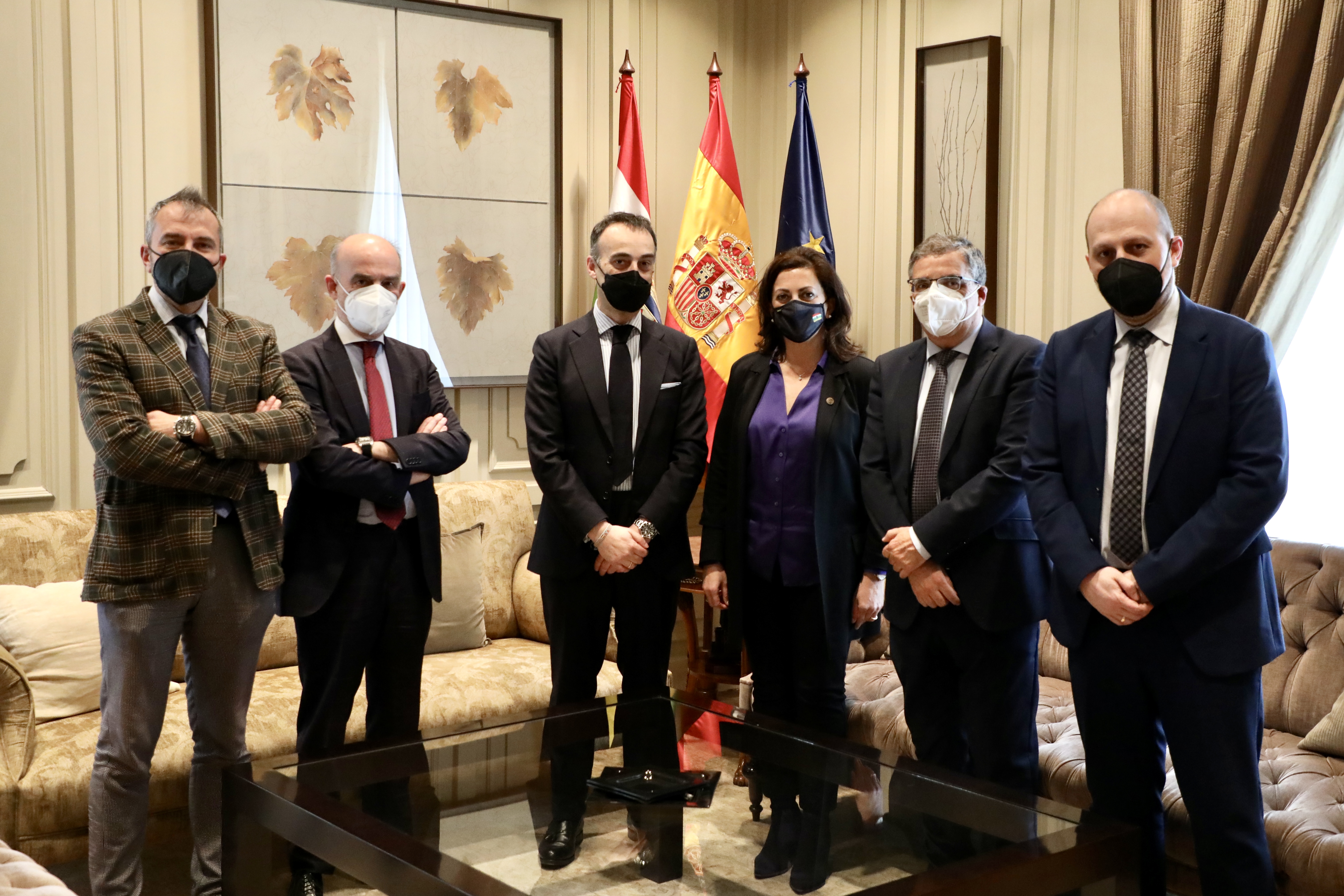 LA PRESIDENTA CONCHA ANDREU RECIBE AL NUEVO DECANO FEDERICO J. BRAVO