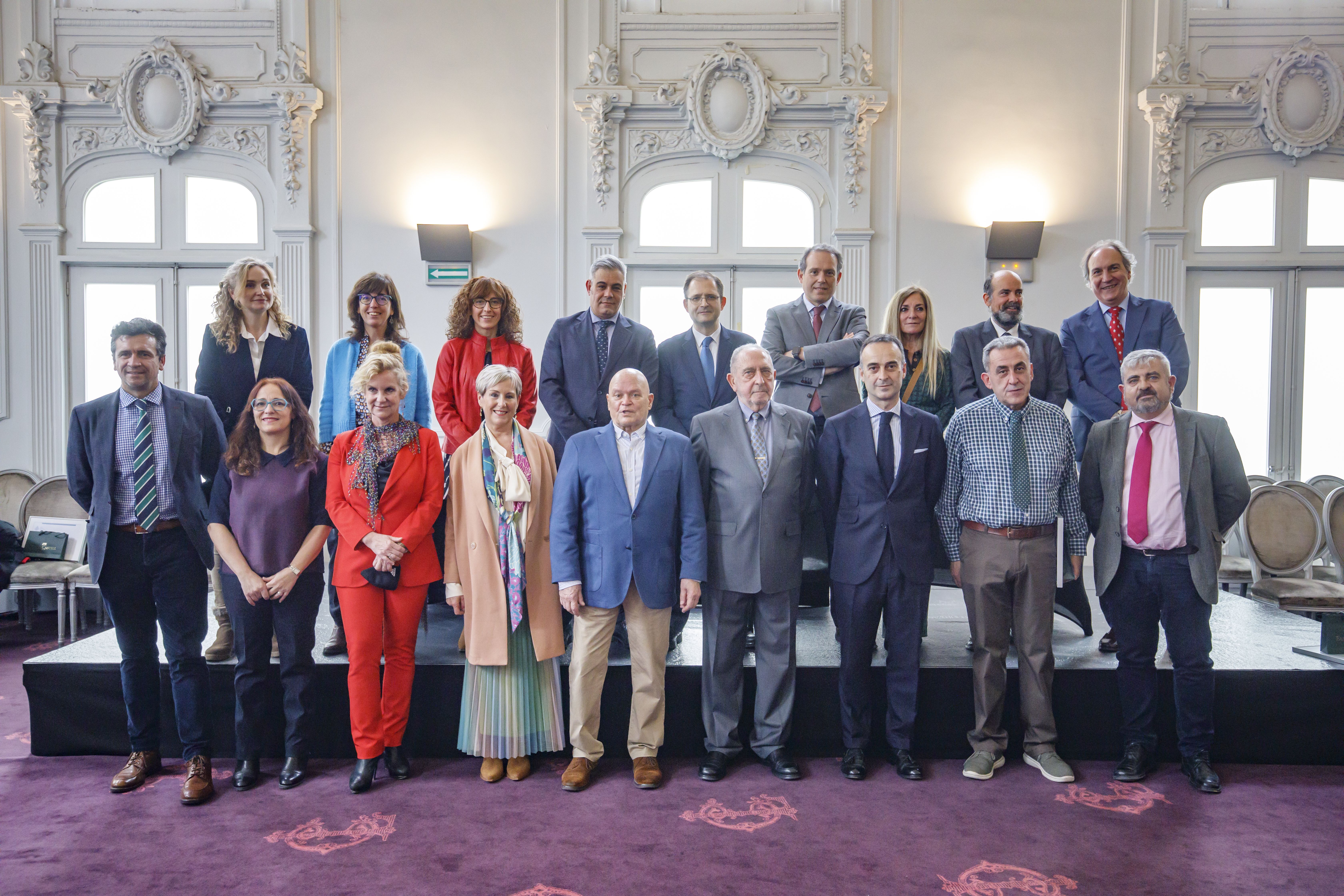ACTO DE TOMA DE POSESIÓN Y ENTREGA DE MEDALLAS Y DIPLOMAS CONMEMORATIVOS DE EJERCICIO PROFESIONAL