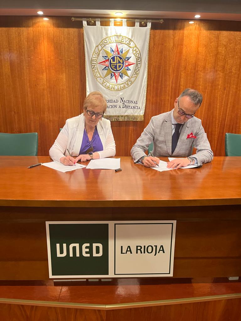 SUSCRITO UN CONVENIO DE COLABORACIÓN EN MATERIA FORMATIVA ENTRE NUESTRO COLEGIO Y LA UNED